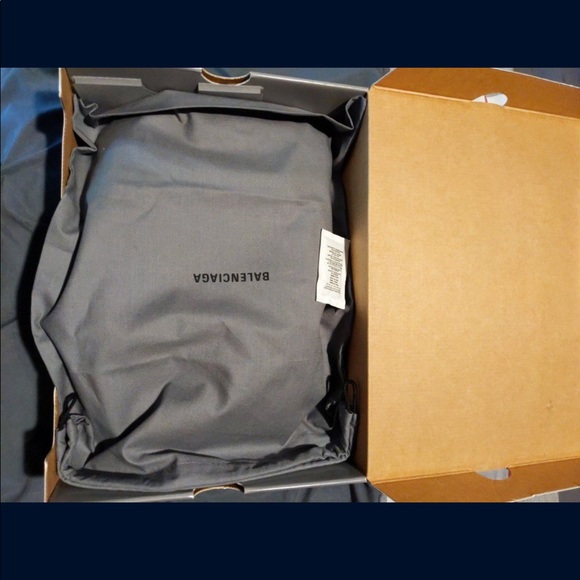 Balenciaga - Picture 3 of 3